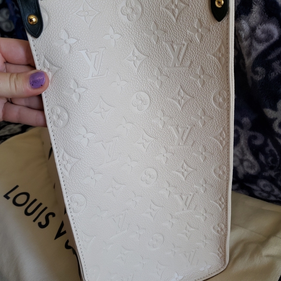 LOUIS VUITTON Crafty Onthego Giant Flower Monogram Ivory Black Bag - Picture 6 of 12